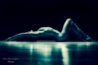 /album/fotogalerie-sinnliches/akt-erotische-fotos-fotograf-koeln-bonn-liegend-holzfussboden-website-0262-jpg/